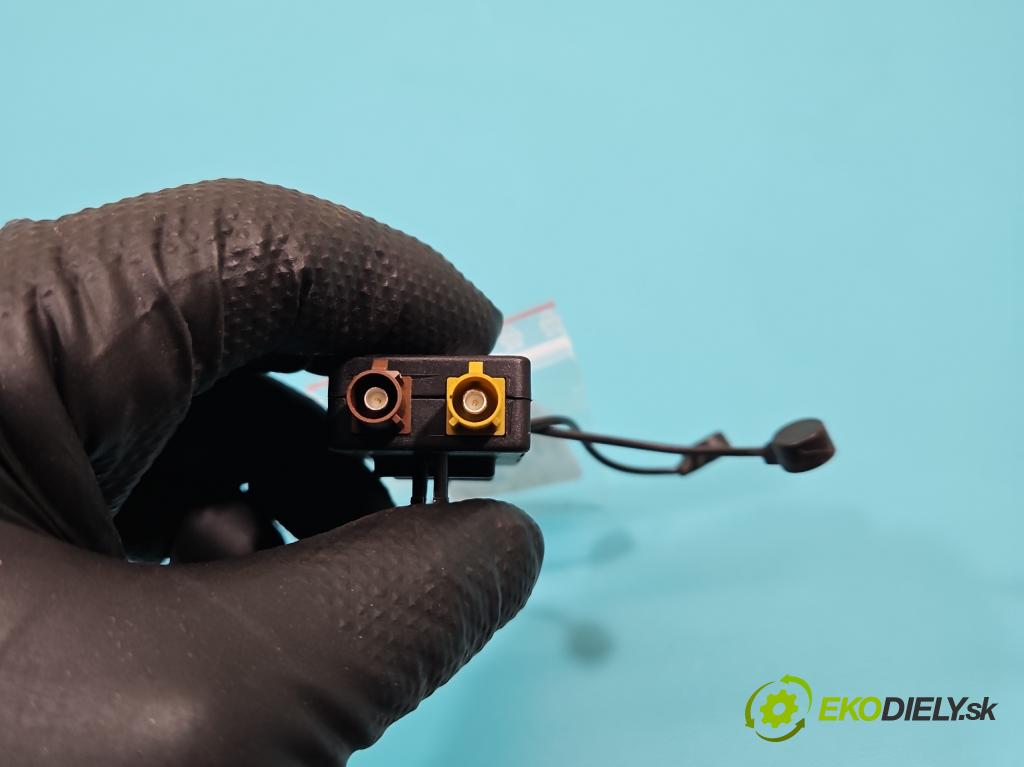 Renault Talisman 2015-2022 1.6 150 HP automatic 110 kW 1618 cm3 4- Zesilovač: 282302896R (Zosilňovač)