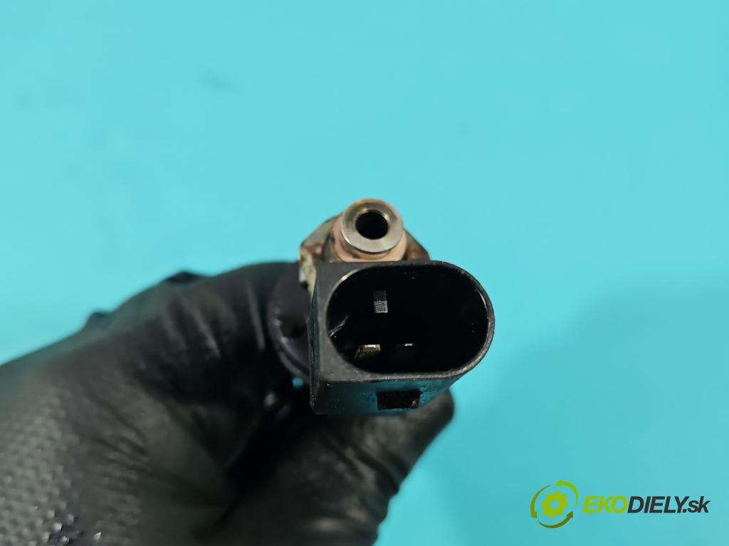 Vw Passat B6 2005-2010 3.2 FSI V6 250 HP automatic 184 kW 3168 cm3 4- vstrek 03H906036A (Vstrekovač paliva)