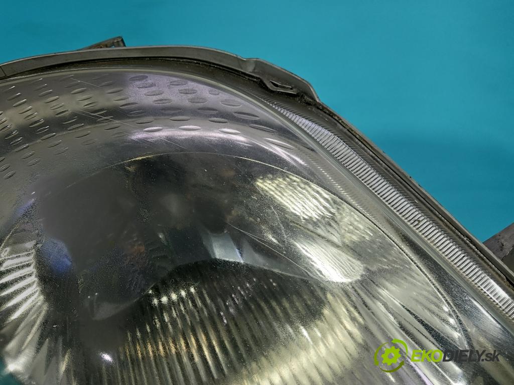 Renault Trafic II 2001-2014 1.9 dci 99 HP manual 73 kW 1870 cm3 5- Reflektor: pravý 7700311372 (Svetlo predné pravé)