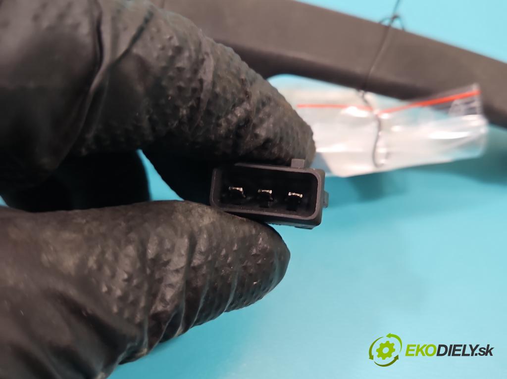 Vw Passat B3 1988-1993 1.8 90 HP manual 66 kW 1781 cm3 4- rukoväť predné ľavé mimo:  (Kľučka dverí vonkajšia predná ľavá)