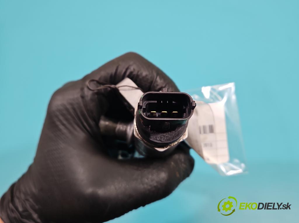 Nissan Qashqai I J10 2006-2013 1.6 dci 131 HP manual 96 kW 1598 cm3 5- lišta vstrekovacia 8201044829 (Vstrekovacia lišta)