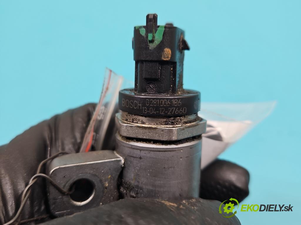 Nissan Qashqai I J10 2006-2013 1.6 dci 131 HP manual 96 kW 1598 cm3 5- lišta vstrekovacia 8201044829 (Vstrekovacia lišta)