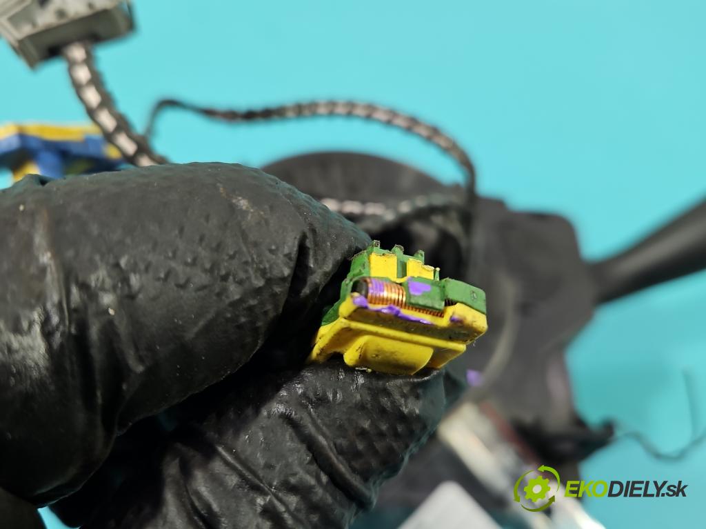 Peugeot 206 1.1 8V 60 HP manual 44 kW 1124 cm3 3- prepínač komplex: VS34572483 (Prepínacie páčky pod volantom)