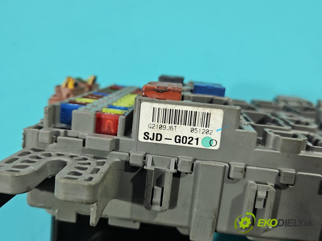 Honda Fr-v 1.7 16V 125 hp manual 92 kW 1668 cm3 5- skříňka pojistková 38650-SJD-G01 (Pojistková skříňka)