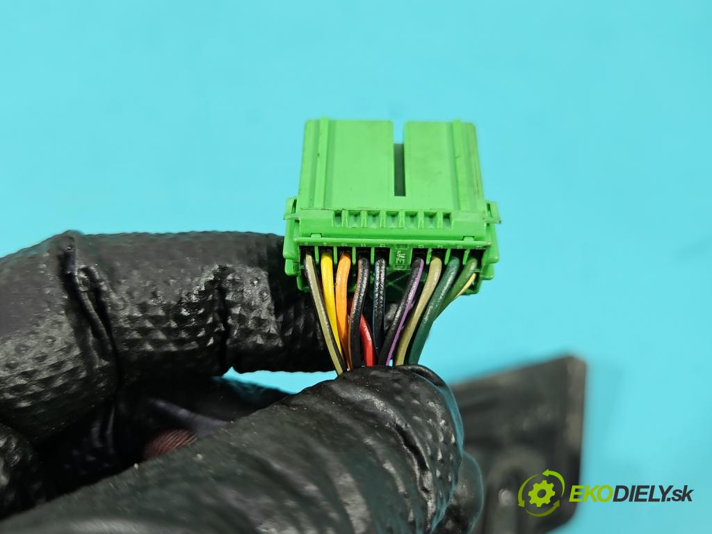 Volvo S80 II 2006-2016 2.4 D5 185 HP automatic 136 kW 2400 cm3 4- zrkadlo pravé  (Kľučka dverí ostatné)