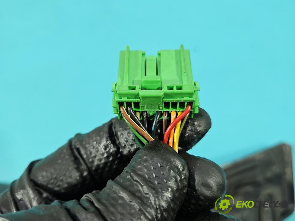 Volvo S80 II 2006-2016 2.4 D5 185 HP automatic 136 kW 2400 cm3 4- zrkadlo pravé  (Kľučka dverí ostatné)