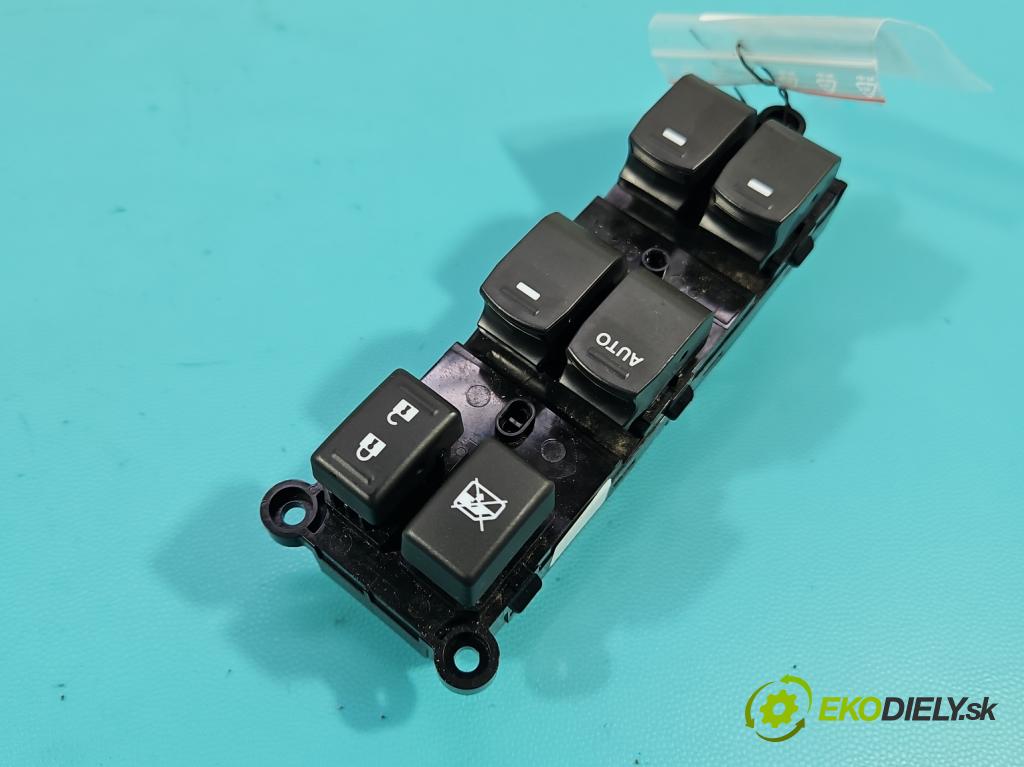 Suzuki Vitara II 2015- 1.5 16V 102 hp automatic 75 kW 1462 cm3 5- Přepínač oken zpětných zrcátek