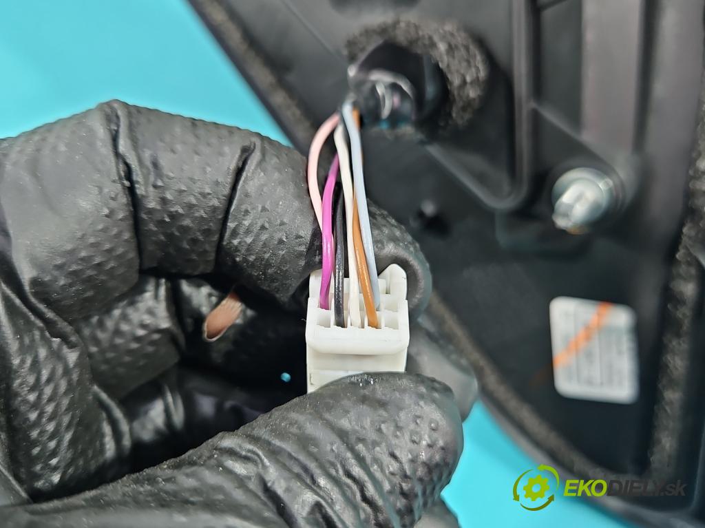 Suzuki Vitara II 2015- 1.5 16V 102 HP automatic 75 kW 1462 cm3 5- zrkadlo pravé 84701-54PM1 (Kľučka dverí ostatné)