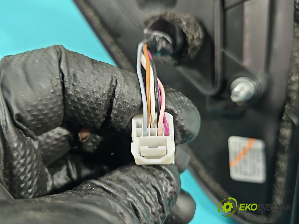 Suzuki Vitara II 2015- 1.5 16V 102 HP automatic 75 kW 1462 cm3 5- zrkadlo pravé 84701-54PM1 (Kľučka dverí ostatné)