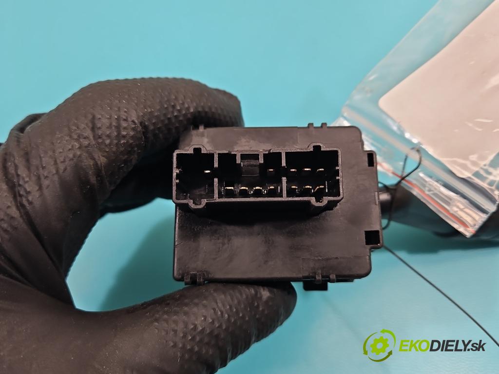 Honda Fr-v 1.7 16V 125 HP manual 92 kW 1668 cm3 5- prepínač smeroviek M18620 (Prepínacie páčky pod volantom)