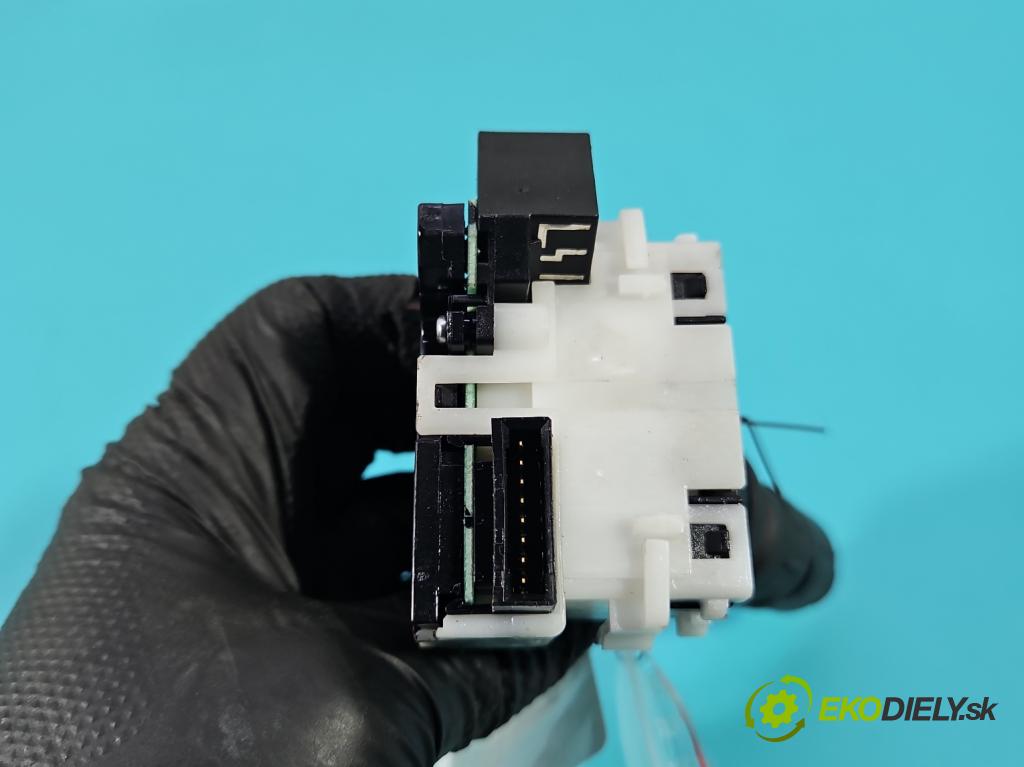 Nissan Qashqai I J10 2006-2013 1.6 dci 131 HP manual 96 kW 1598 cm3 5- prepínač stieračov  (Prepínacie páčky pod volantom)