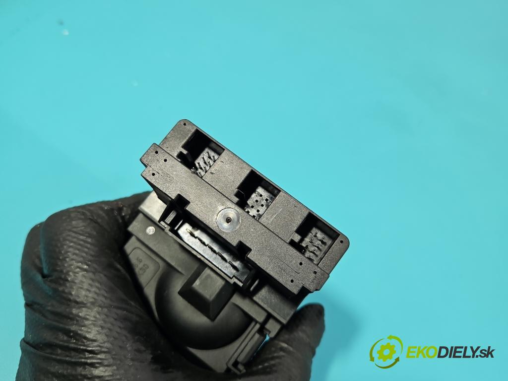 Vw Crafter 2006-2016 2.5 tdi 136 HP manual 100 kW 2461 cm3 5- Spínačka A9065455808 (Spínacia skrinka)