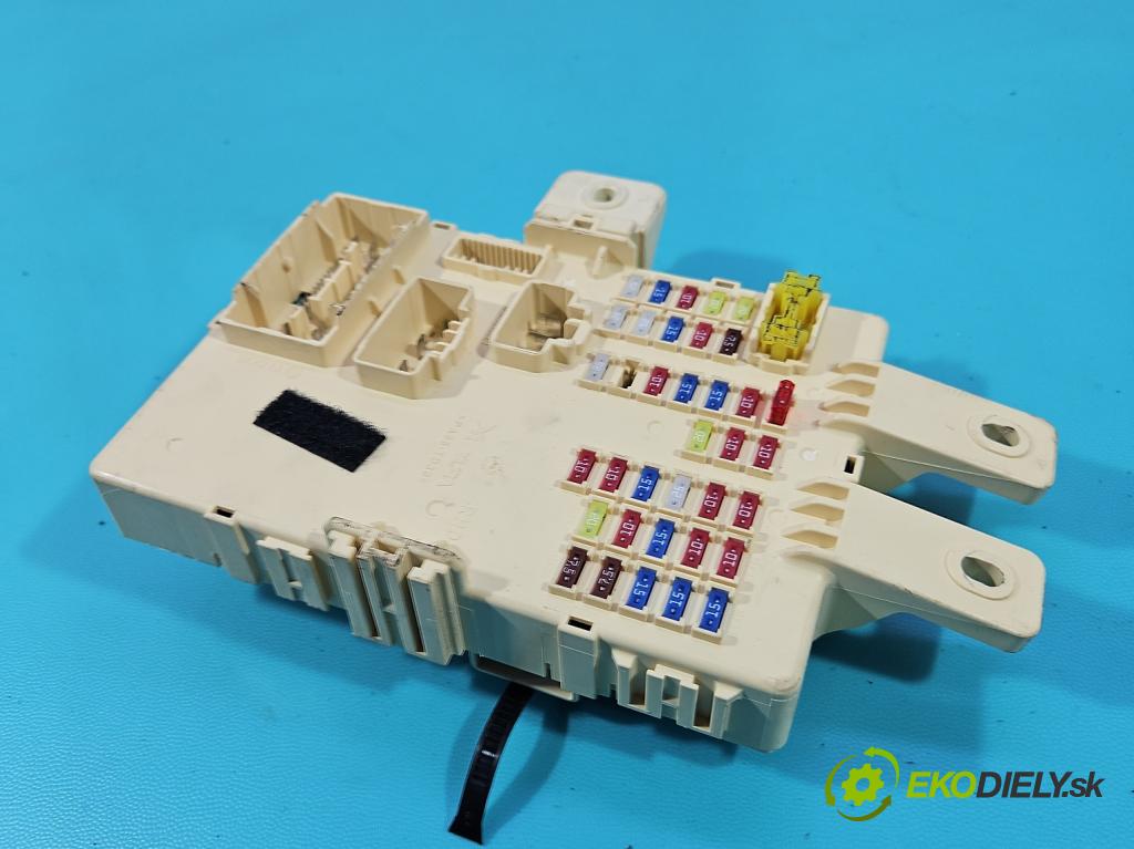 Kia Sportage III 2010-2015 2.0 crdi 136hp manual 100 kW 1995 cm3 5- skříňka pojistková 91950-3W030 (Pojistková skříňka)