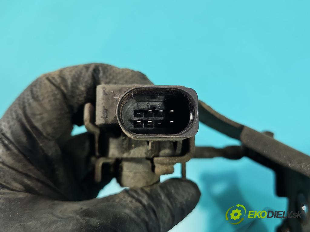 Kia Sportage III 2010-2015 2.0 crdi 136 HP manual 100 kW 1995 cm3 5- snímač nastavenia xenon 01001731AD (Snímač)