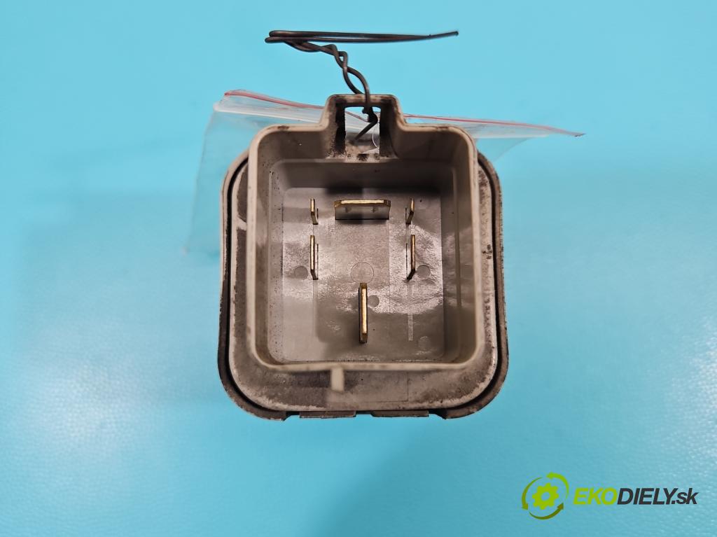 Kia Sportage III 2010-2015 2.0 crdi 136 HP manual 100 kW 1995 cm3 5- Relé: svíčky: zařicích: 36830-2F150 (Relé)