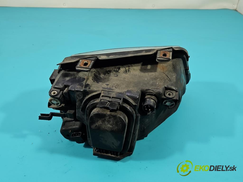 Audi A4 B5 1994-2001 1.9 tdi 110 hp manual 81 kW 1896 cm3 4- světlo levý  (Klika dveří ostatní)