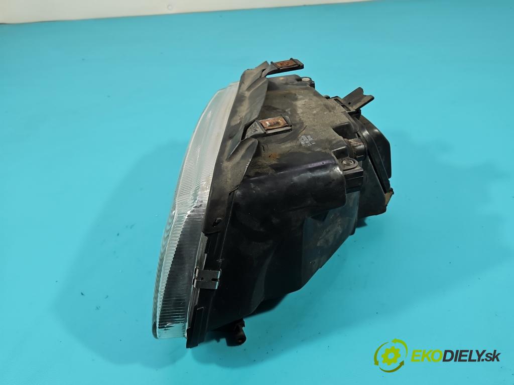 Audi A4 B5 1994-2001 1.9 tdi 110 HP manual 81 kW 1896 cm3 4- Reflektor: pravý  (Svetlo predné pravé)