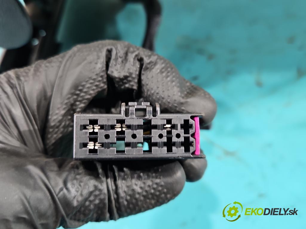 Skoda Octavia III 2013- 2.0 tdi 150 HP manual 110 kW 1968 cm3 5- Sedačka pravý (Sedadlo)