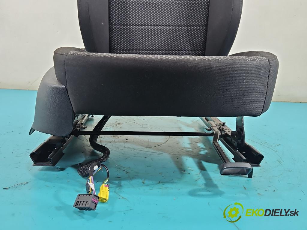 Skoda Octavia III 2013- 2.0 tdi 150 HP manual 110 kW 1968 cm3 5- Sedačka pravý (Sedadlo)