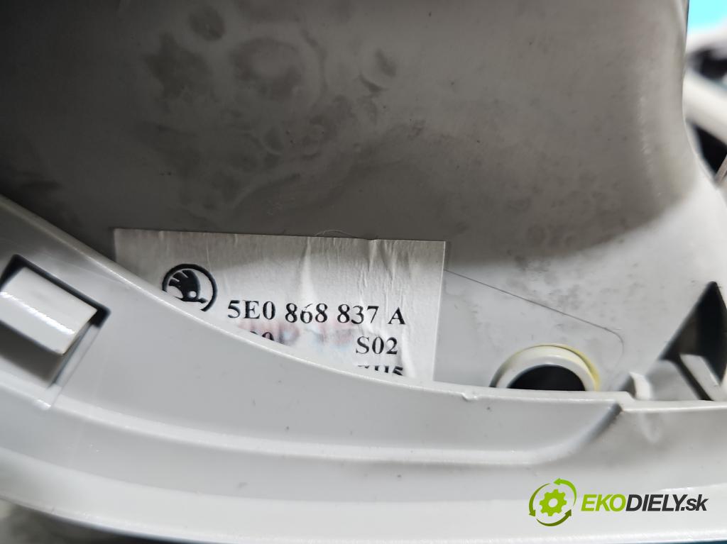 Skoda Octavia III 2013- 2.0 tdi 150 hp manual 110 kW 1968 cm3 5- světlo interiéru 5Q0951171