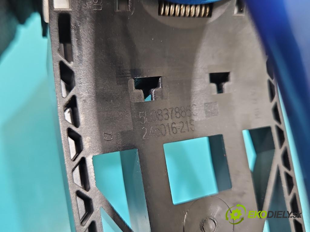 Skoda Octavia III 2013- 2.0 tdi 150 hp manual 110 kW 1968 cm3 5- klika přední pravé 5L0837885C (Klika dveří ostatní)