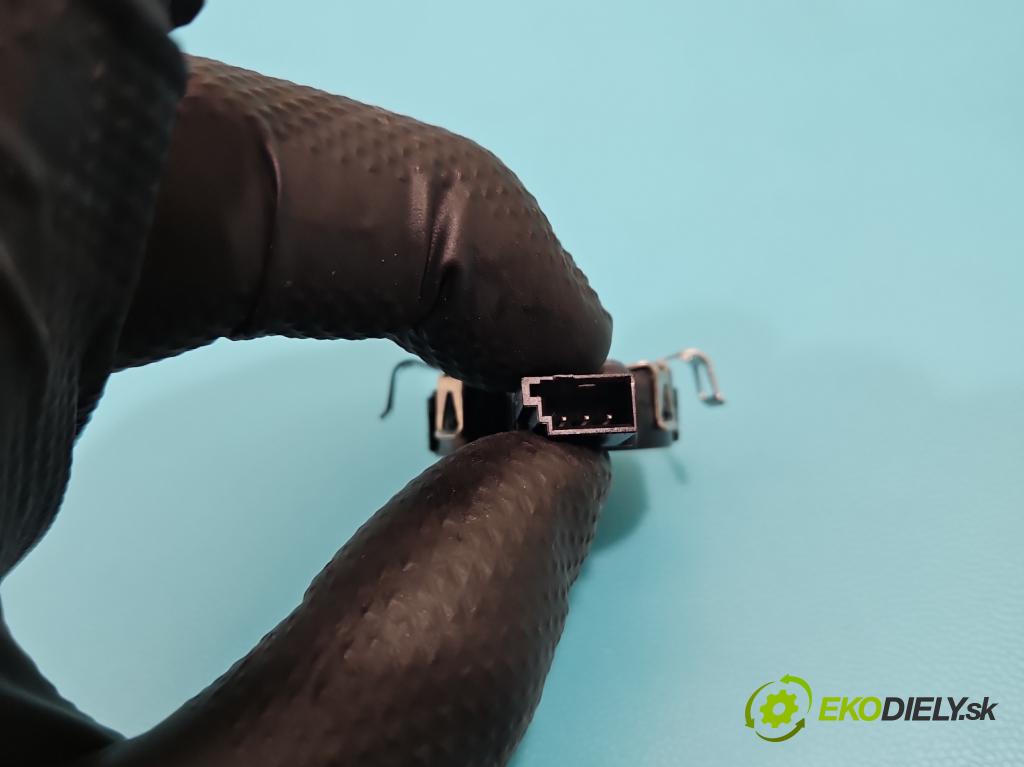 Skoda Octavia III 2013- 2.0 tdi 150 HP manual 110 kW 1968 cm3 5- snímač déšť: 8U0955559 (Snímač dažďa)