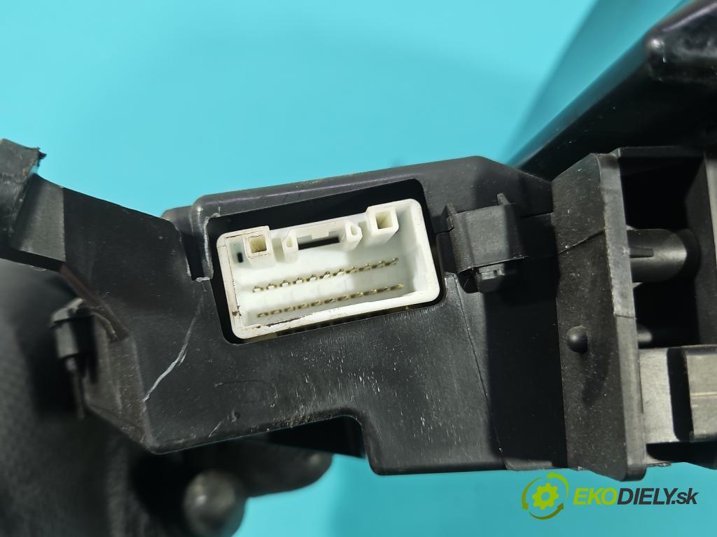 Toyota Yaris I 1999-2005 1.0 vvti 65 HP manual 48 kW 998 cm3 3- prístrojovka/ budíky  (Prístrojová doska)