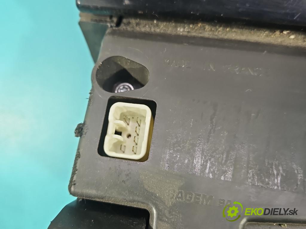 Toyota Yaris I 1999-2005 1.0 vvti 65 HP manual 48 kW 998 cm3 3- prístrojovka/ budíky  (Prístrojová doska)