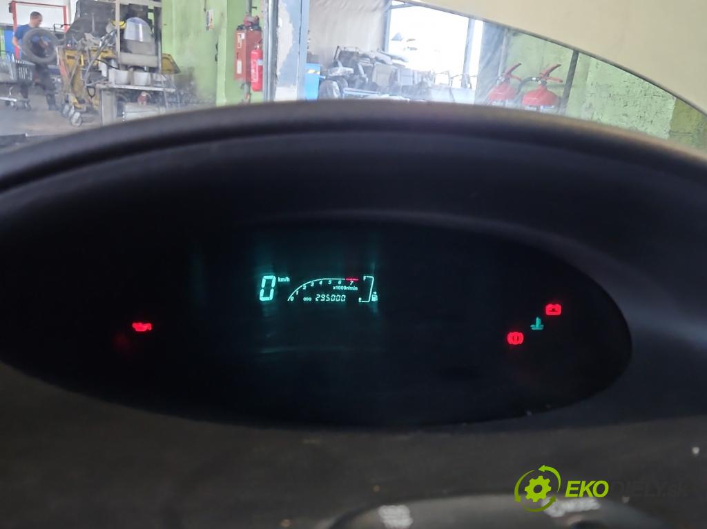 Toyota Yaris I 1999-2005 1.0 vvti 65 HP manual 48 kW 998 cm3 3- prístrojovka/ budíky  (Prístrojová doska)