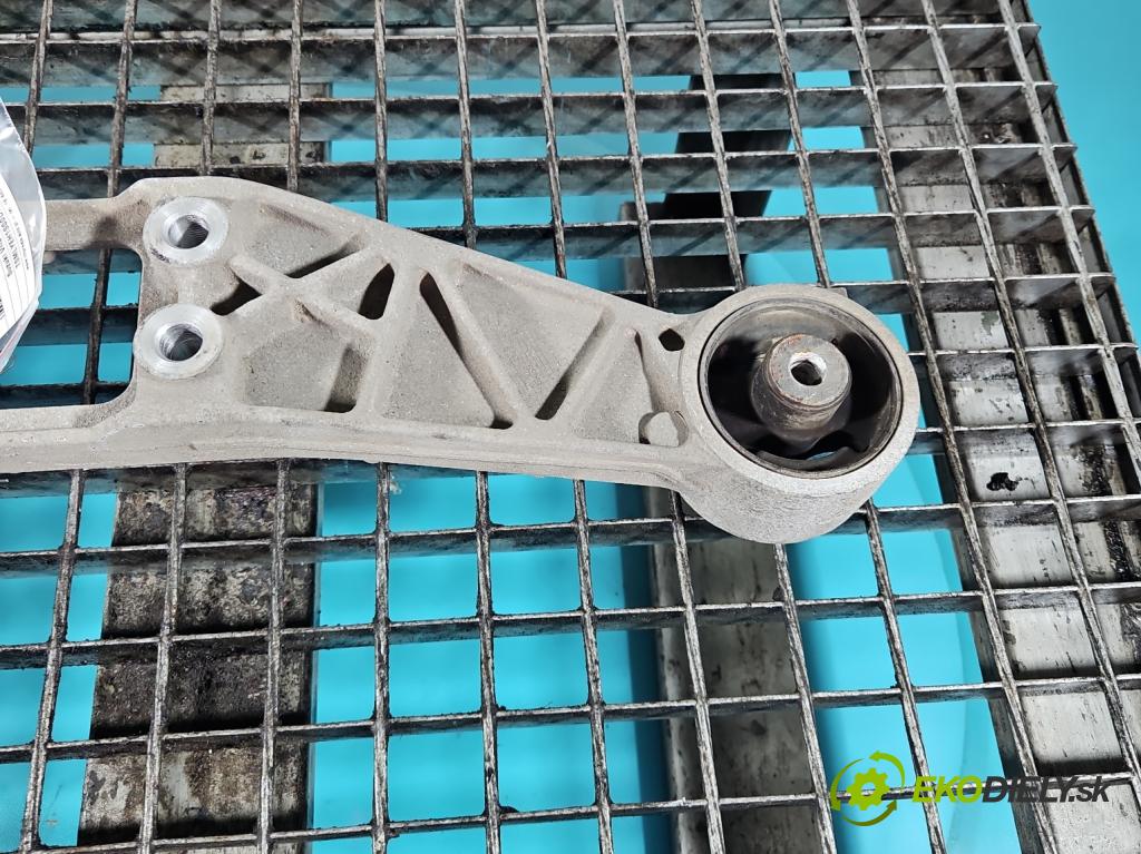 Suzuki Vitara II 2015- 1.5 16V 102 HP automatic 75 kW 1462 cm3 5- Upevnenie: