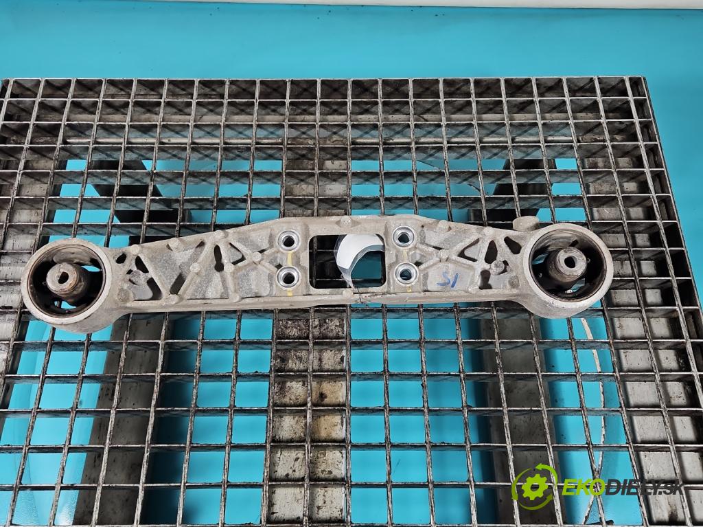 Suzuki Vitara II 2015- 1.5 16V 102 HP automatic 75 kW 1462 cm3 5- Upevnenie: