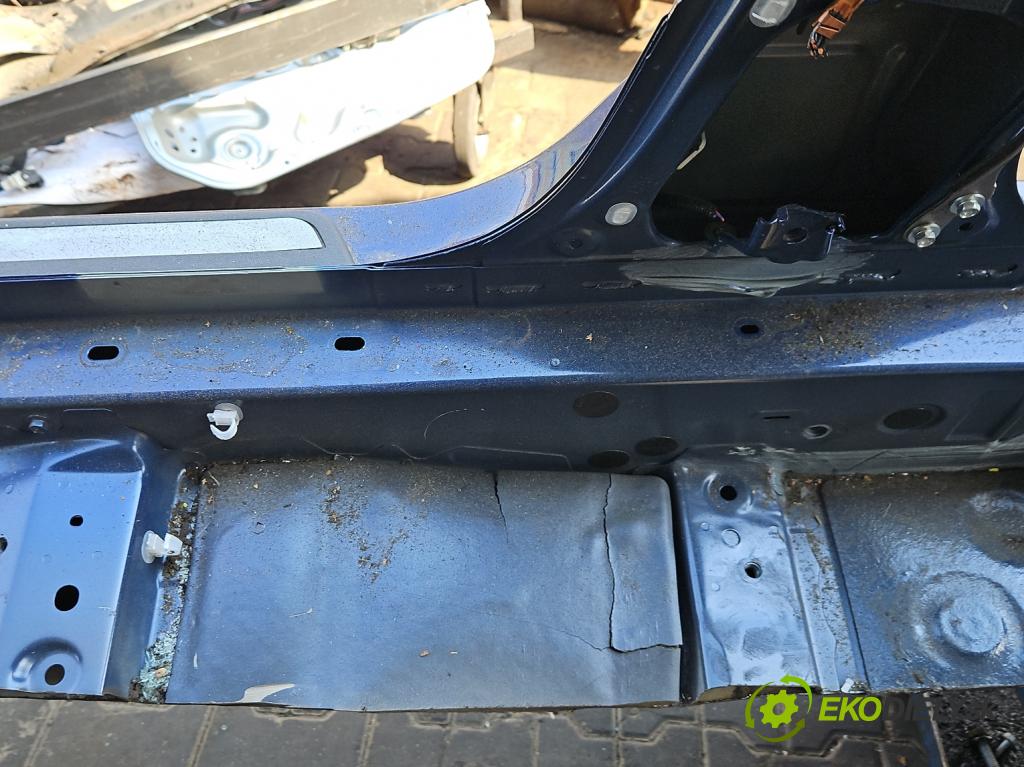 Infiniti Q50 I 2013-2024 2.0 T 211KM automatic 155 kW 1991 cm3 4- práh pravý  (Karoserie ostatní)