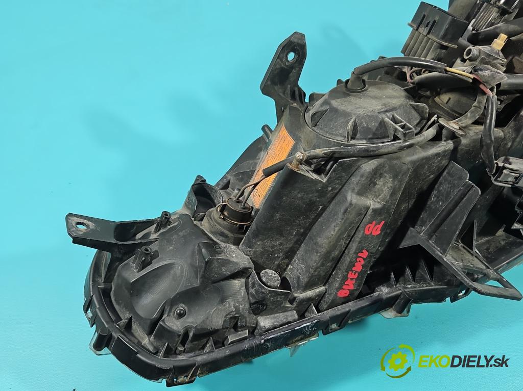 Mitsubishi Outlander II 2006-2013 2.0 DI-D 140 HP manual 103 kW 1968 cm3 5- Reflektor: pravý  (Svetlo predné pravé)