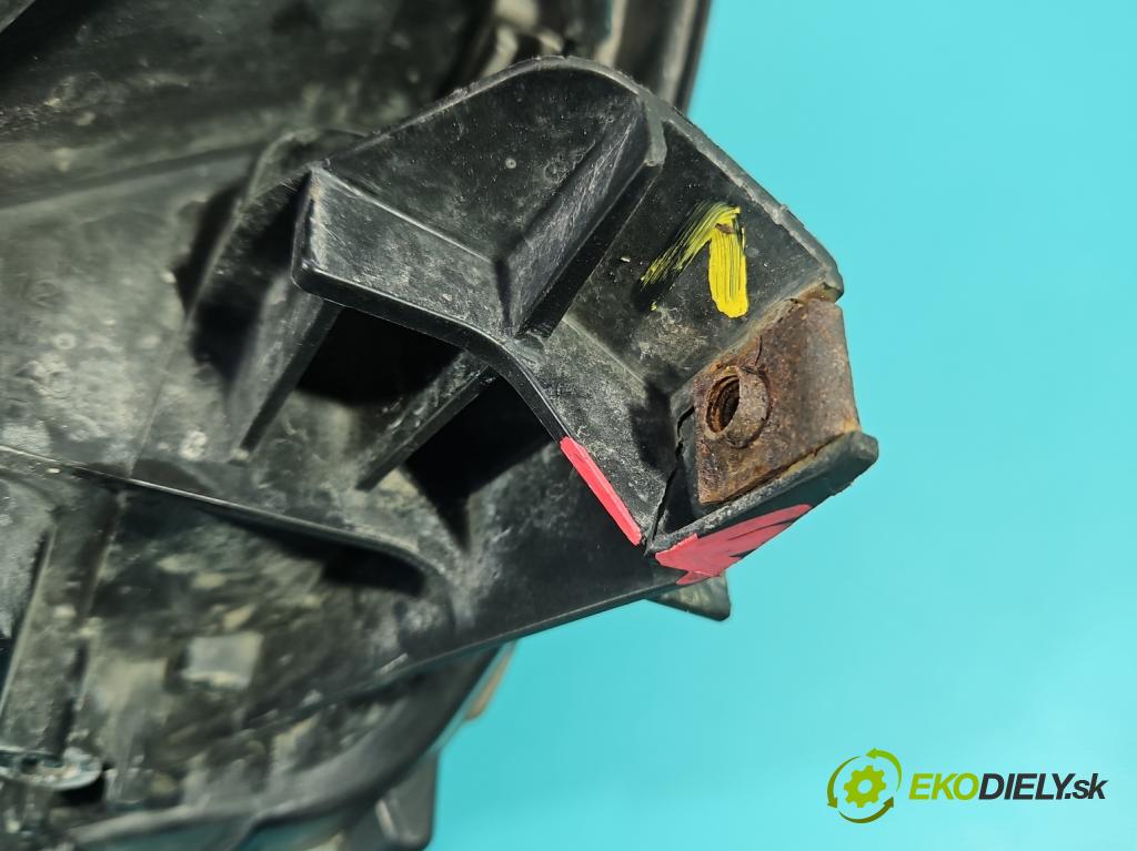 Mitsubishi Outlander II 2006-2013 2.0 DI-D 140 HP manual 103 kW 1968 cm3 5- Reflektor: pravý  (Svetlo predné pravé)