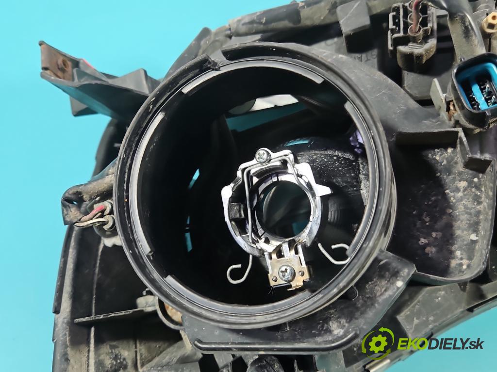 Mitsubishi Outlander II 2006-2013 2.0 DI-D 140 HP manual 103 kW 1968 cm3 5- Reflektor: pravý  (Svetlo predné pravé)