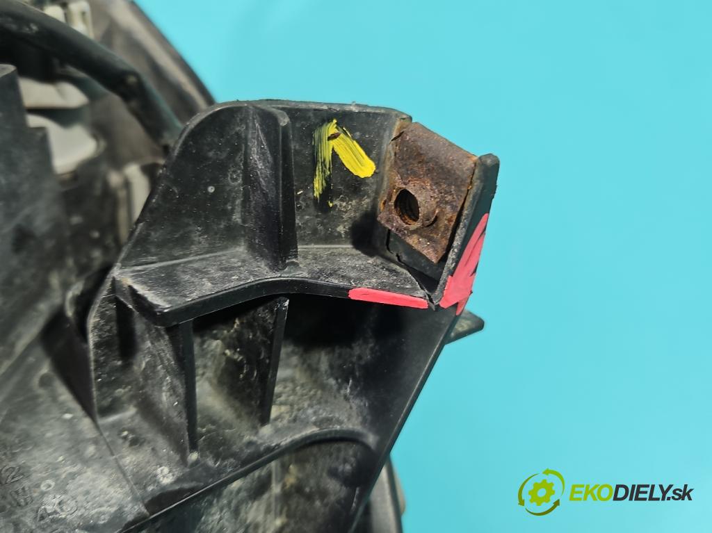 Mitsubishi Outlander II 2006-2013 2.0 DI-D 140 HP manual 103 kW 1968 cm3 5- Reflektor: pravý  (Svetlo predné pravé)