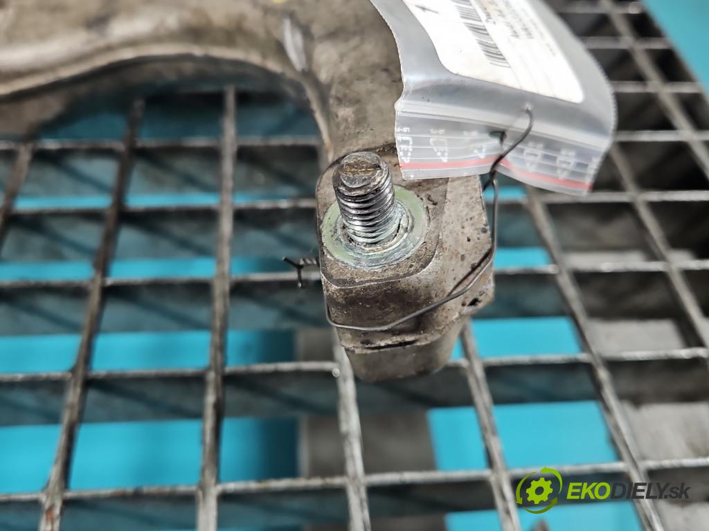 Audi A4 B7 2004-2008 2.0 tdi 140 hp manual 103 kW 1968 cm3 5- náboj levé  (Náboj kola)