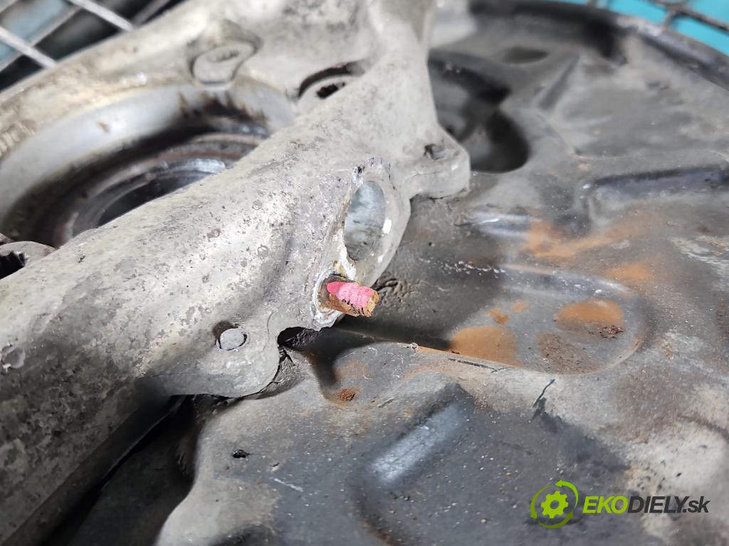 Audi A4 B7 2004-2008 2.0 tdi 140 hp manual 103 kW 1968 cm3 5- náboj levé  (Náboj kola)