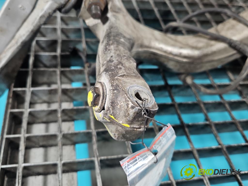 Audi A4 B7 2004-2008 2.0 tdi 140 hp manual 103 kW 1968 cm3 5- náboj pravé  (Náboj kola)