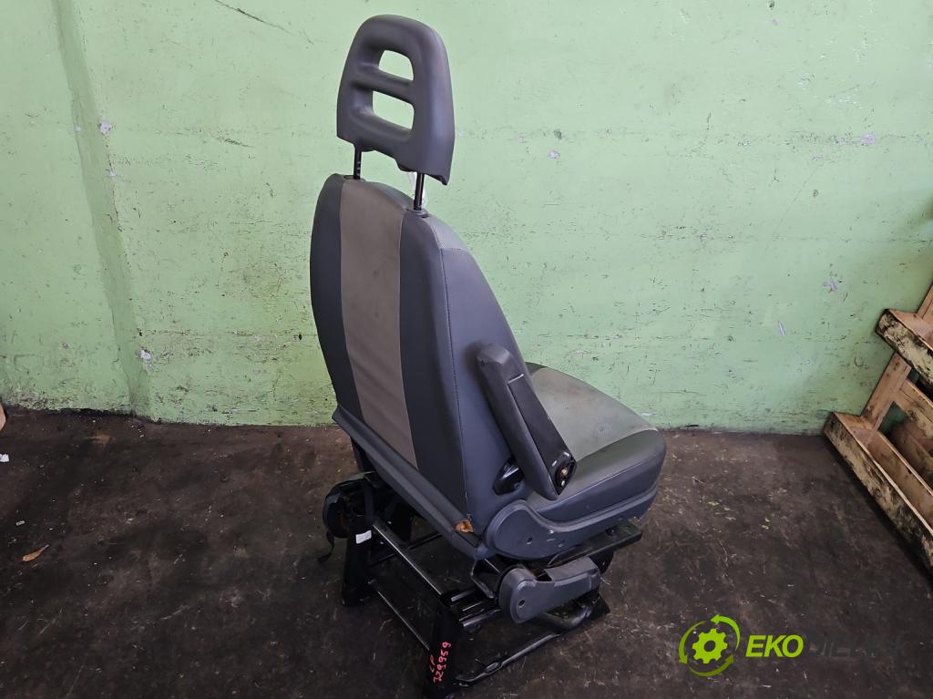 Fiat Ducato III 2006-2014 2.2 jtd 101 HP manual 74 kW 2198 cm3 5- Sedačka ľavý  (Sedadlo)