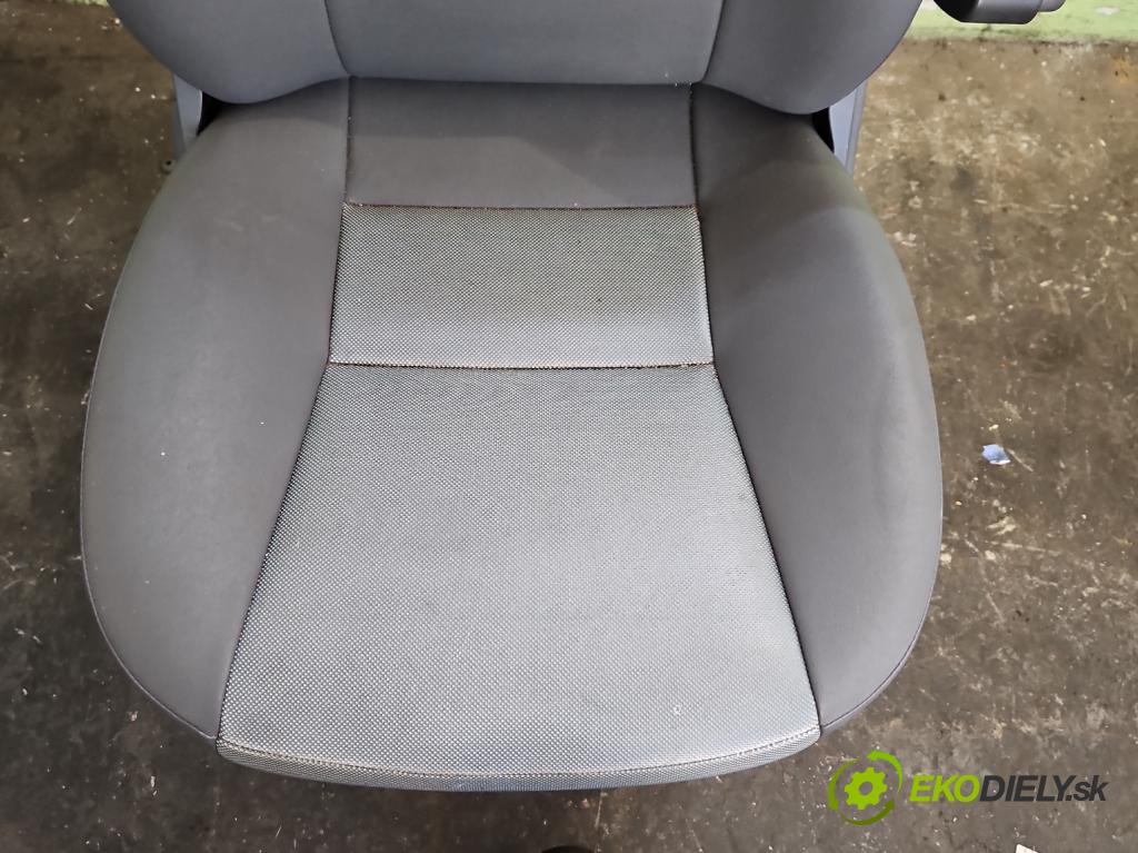 Fiat Ducato III 2006-2014 2.2 jtd 101 hp manual 74 kW 2198 cm3 5- Sedadlo pravý  (Sedadlo)