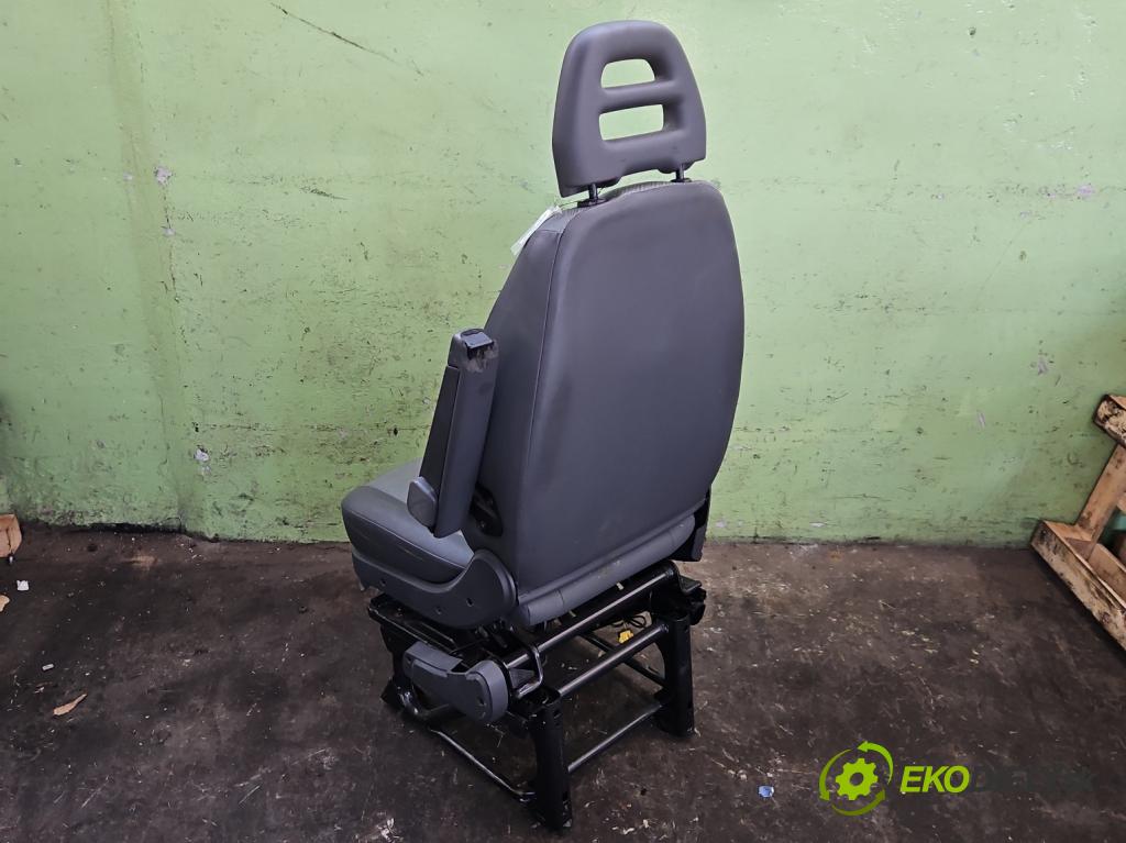Fiat Ducato III 2006-2014 2.2 jtd 101 hp manual 74 kW 2198 cm3 5- Sedadlo pravý  (Sedadlo)