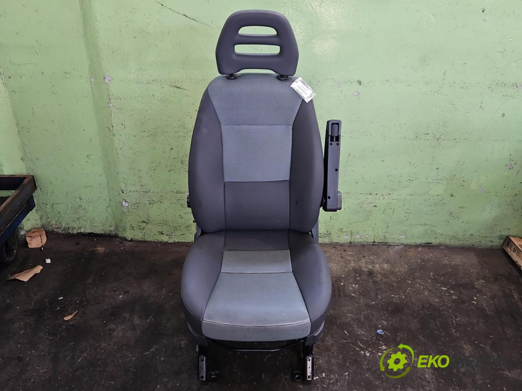 Fiat Ducato III 2006-2014 2.2 jtd 101 hp manual 74 kW 2198 cm3 5- Sedadlo pravý  (Sedadlo)