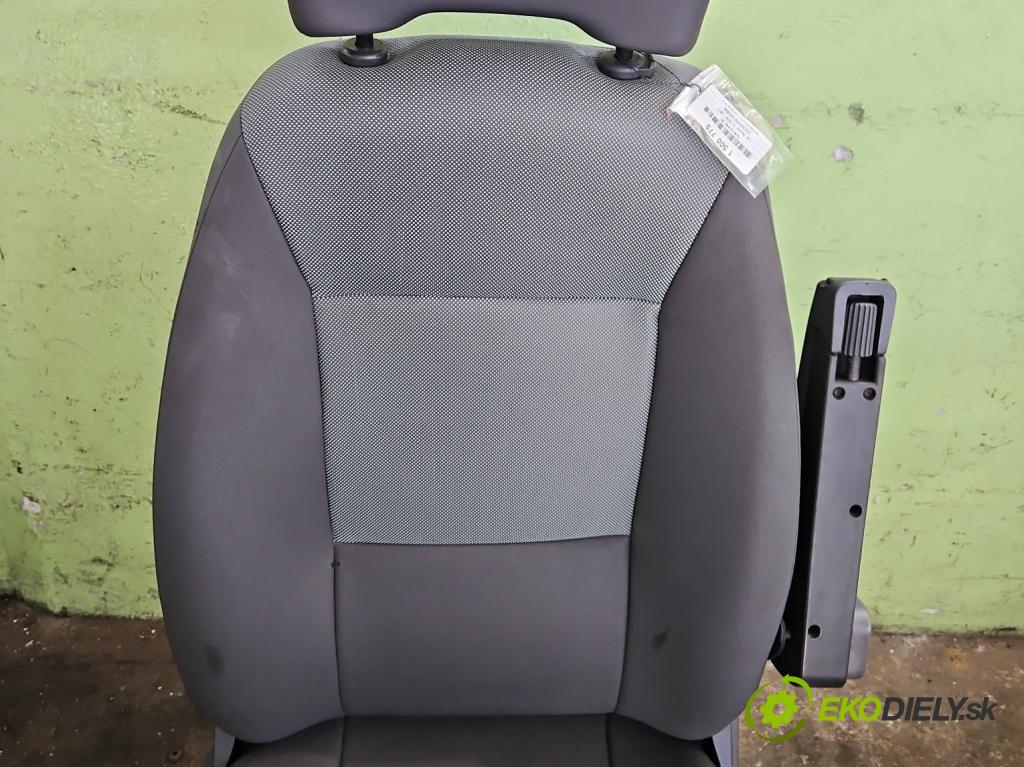 Fiat Ducato III 2006-2014 2.2 jtd 101 hp manual 74 kW 2198 cm3 5- Sedadlo pravý  (Sedadlo)