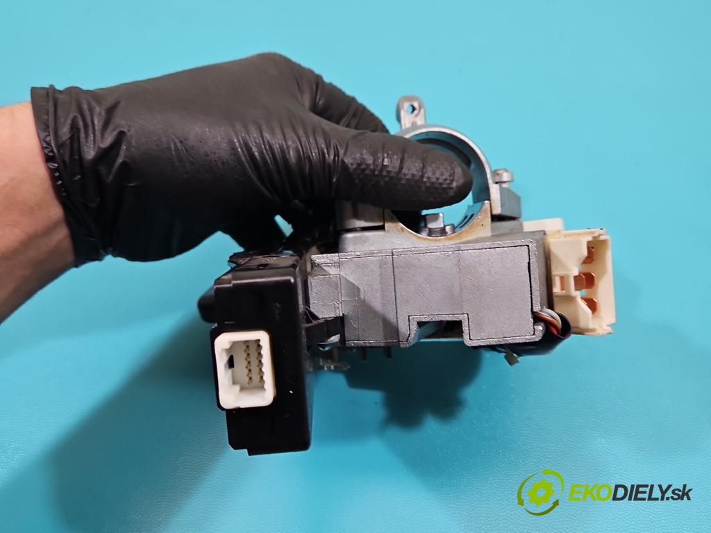 Mitsubishi Outlander II 2006-2013 2.0 DI-D 140 HP manual 103 kW 1968 cm3 5- Spínačka 8637A557 (Spínacia skrinka)