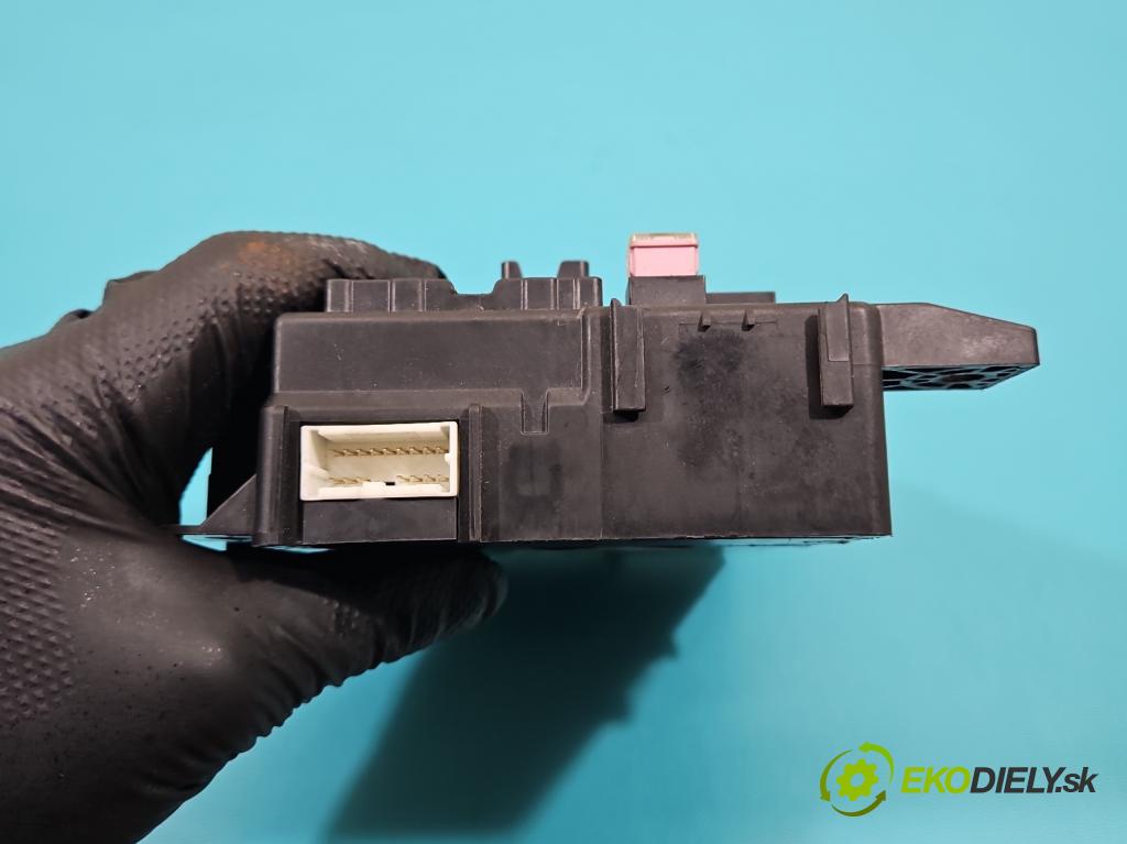 Mitsubishi Outlander II 2006-2013 2.0 DI-D 140 hp manual 103 kW 1968 cm3 5- skříňka pojistková 8637A824 (Pojistková skříňka)