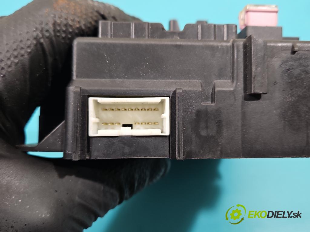 Mitsubishi Outlander II 2006-2013 2.0 DI-D 140 hp manual 103 kW 1968 cm3 5- skříňka pojistková 8637A824 (Pojistková skříňka)