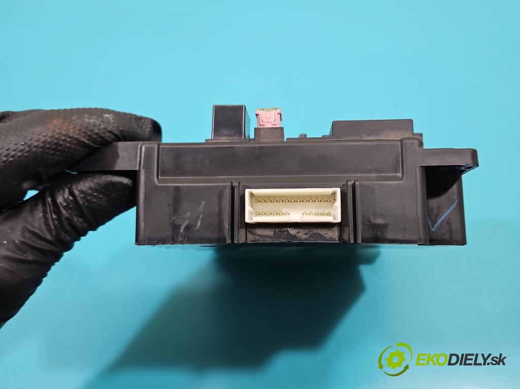 Mitsubishi Outlander II 2006-2013 2.0 DI-D 140 hp manual 103 kW 1968 cm3 5- skříňka pojistková 8637A824 (Pojistková skříňka)