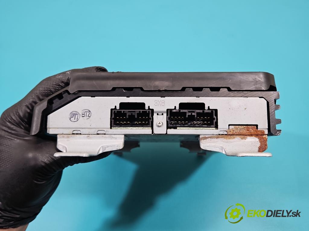 Mitsubishi Outlander II 2006-2013 2.0 DI-D 140 hp manual 103 kW 1968 cm3 5- Zesilovač: 8701A309 (Zesilovač)