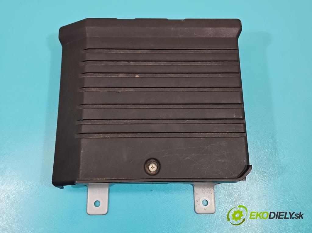 Mitsubishi Outlander II 2006-2013 2.0 DI-D 140 hp manual 103 kW 1968 cm3 5- Zesilovač: 8701A309 (Zesilovač)